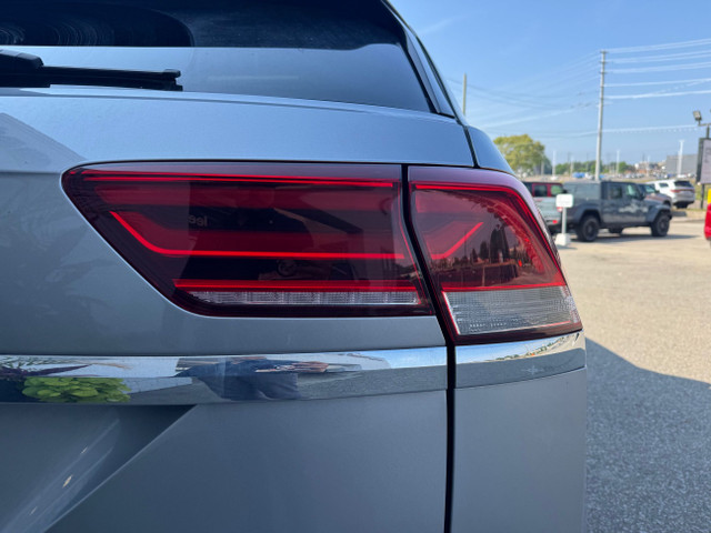 2020 Volkswagen Atlas Cross Sport 3.6 FSI Execline in Cars & Trucks in Markham / York Region - Image 3