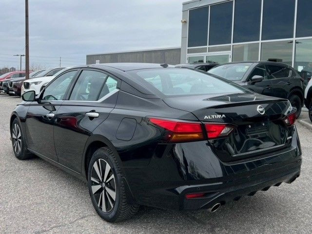 2019 Nissan Altima 2.5 SV Sedan / 2 SETS OF TIRES in Cars & Trucks in Ottawa - Image 3