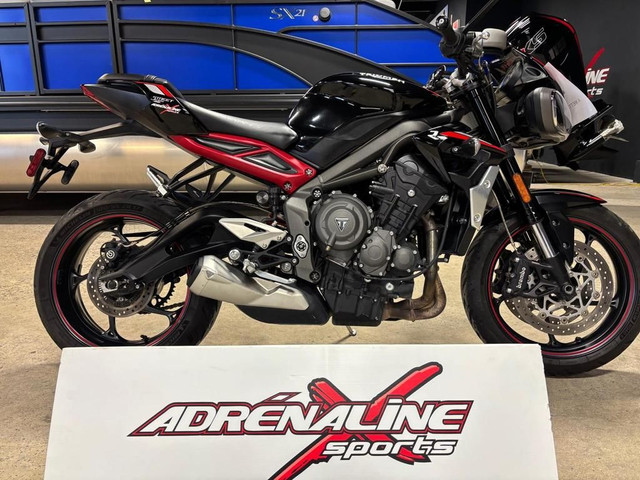 2020 Triumph street triple in Street, Cruisers & Choppers in Québec City
