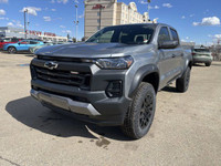 Explore new roads in the redesigned 2025 Chevrolet Colorado Crew Cab Trail Boss in Sterling Grey Met... (image 4)