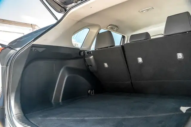 2020 Toyota RAV4 LE | CAM | HEATED SEATS | ONE OWNER in Cars & Trucks in City of Toronto - Image 17