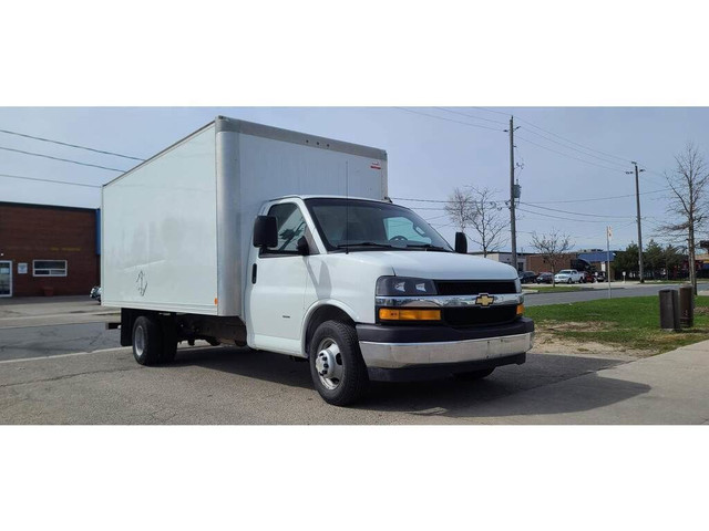 2019 GMC Savana Van G3500 - 16Ft Aluminum Box - Ramp - V8 Gasoli in Cars & Trucks in City of Toronto - Image 4