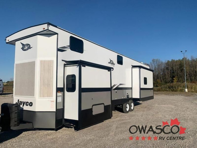 2023 Jayco Jay Flight Bungalow 40DLFT in Travel Trailers & Campers in Oshawa / Durham Region - Image 4