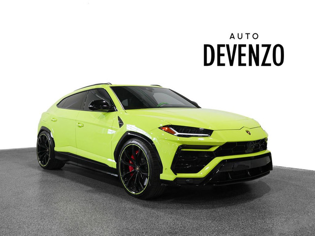 2022 Lamborghini Urus Verde Aiace Paint Selezione Warranty Novem in Cars & Trucks in Laval / North Shore