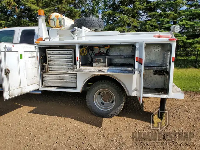 FORD F-350 Super Duty 4x4 XLT Mechanic Service Truck in Cars & Trucks in Edmonton - Image 10