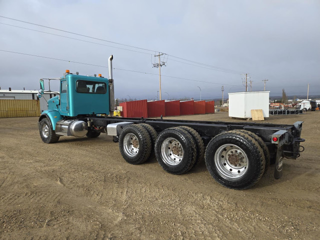 2009 Peterbilt Tri-Drive Day Cab Cab & Chassis Truck 365 in Heavy Trucks in Calgary - Image 3