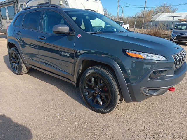 2017 Jeep Cherokee Trailhawk 4X4, Leather, BU Cam in Cars & Trucks in Edmonton