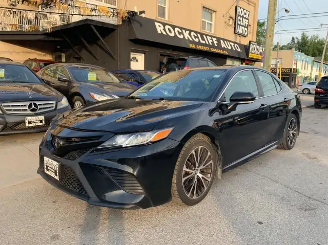 2019 Toyota Camry SE SE 2.5L in Cars & Trucks in City of Toronto - Image 2