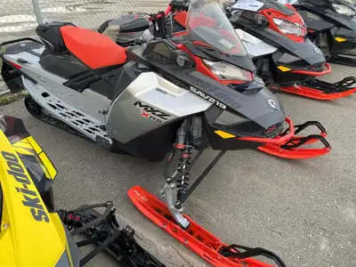 2022 Ski-Doo MXZ XRS 850 E-Tec 129in. Team Vincent Motorsports 2022 Skidoo MXZ XRS 850 E-Tec 5159 km...