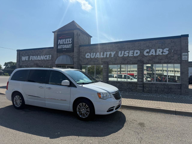 2015 Chrysler Town & Country Touring-L in Cars & Trucks in Sarnia