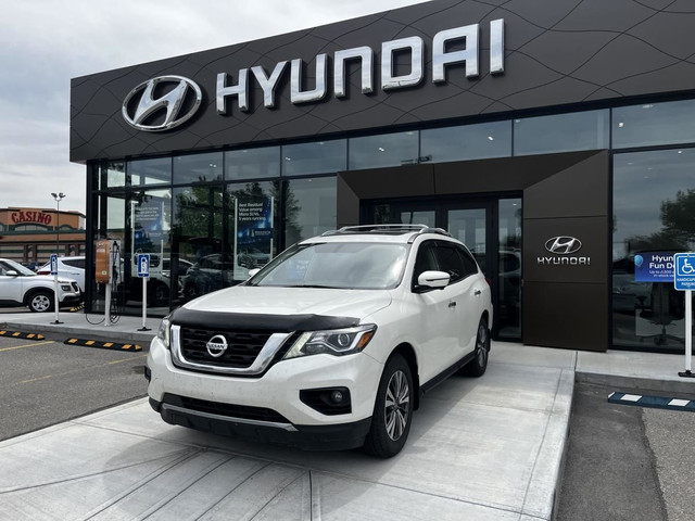 Nissan Pathfinder SL 2017 in Cars & Trucks in Lethbridge