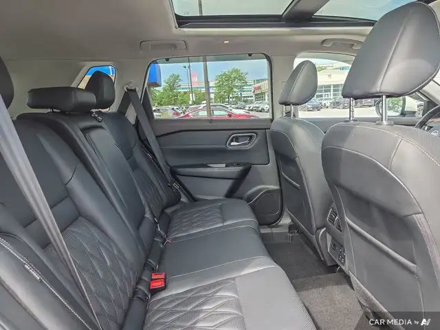2021 Nissan Rogue Platinum in Cars & Trucks in Ottawa - Image 28