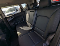 LOW KMS! SOUL EV LIMITED! LEATHER INTERIOR, APPLE CARPLAY/ANDROID AUTO, FULLY LOADED POWER SUNROOF,... (image 4)