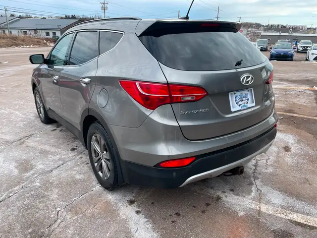 2014 Hyundai Santa Fe Sport 2.4 AWD, GL, HTD SEATS, AUTO in Cars & Trucks in Charlottetown - Image 10