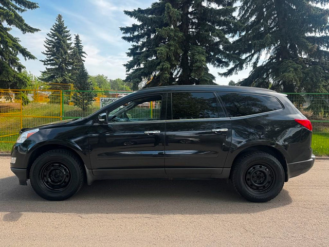 2012 Chevrolet Traverse 1LT - FWD - 7 PASSENGER in Cars & Trucks in Edmonton - Image 2