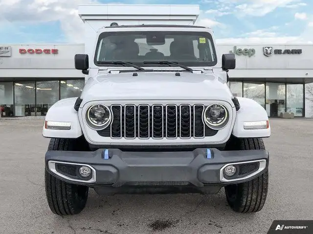 2024 Jeep Wrangler 4xe Sahara | Plug-in Hybrid | Sky One Touch dans Autos et camions dans Calgary - Image 10
