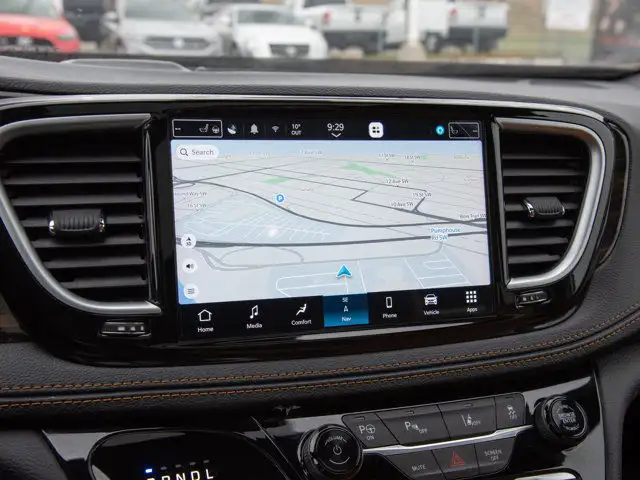 2023 Chrysler Pacifica Hybrid Pinnacle in Cars & Trucks in Calgary - Image 26