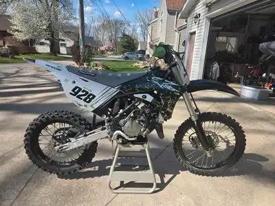APPLY NOW: https://www.ridecollective.ca/get-pre-approved The 2019 KAWASAKI KX250 is a 250cc four-st...