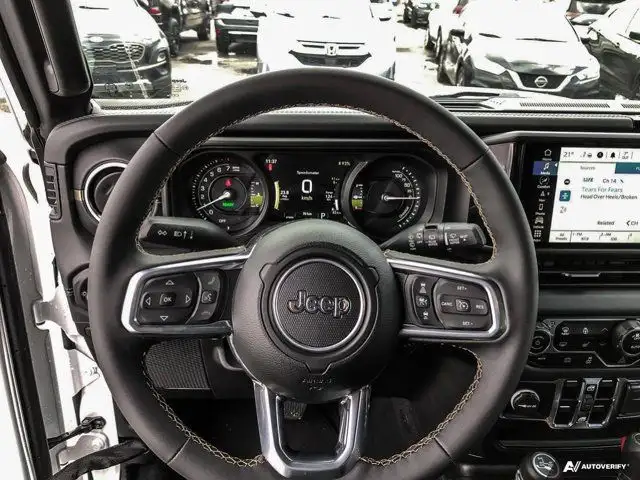 2024 Jeep Wrangler 4xe Sahara | Plug-in Hybrid | Sky One Touch dans Autos et camions dans Calgary - Image 17