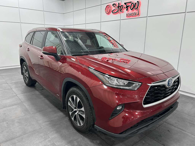 2024 Toyota Highlander XLE AWD - TOIT OUVRANT - INT. CUIR in Cars & Trucks in Québec City