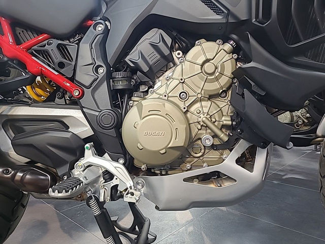 2024 Ducati Multistrada V4 Rally Brushed Aluminum & Matte Blac in Street, Cruisers & Choppers in Calgary - Image 2