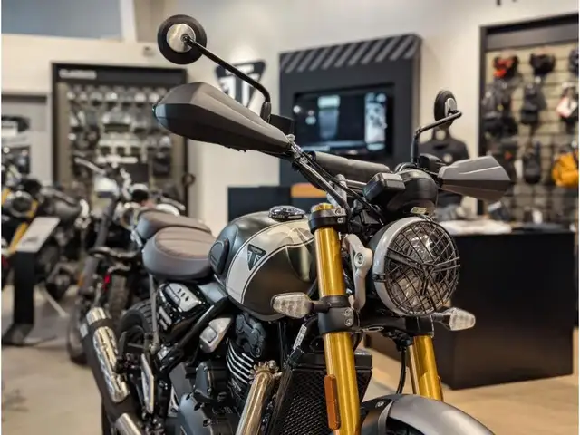 2025 Triumph Scrambler 400 X // Matte Khaki Green/Fusion White in Dirt Bikes & Motocross in Winnipeg - Image 4