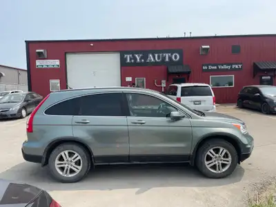 This is a 2.4L 4cylinder 4WD SUV. It has Automatic Transmission, 2-way Remote Starter, Power Seat, P...