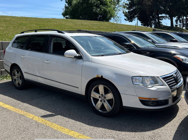 2010 Volkswagen Passat 4dr I4 DSG Trendline in Cars & Trucks in Kitchener / Waterloo