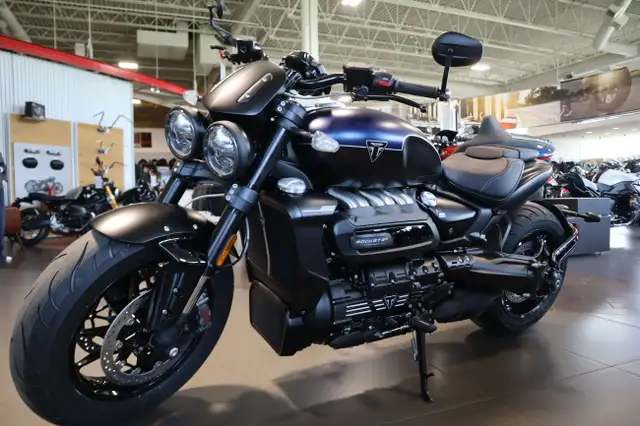 2025 Triumph Rocket 3 R Storm Matte Sapphire Black And Satin Pac in Street, Cruisers & Choppers in Edmonton - Image 6