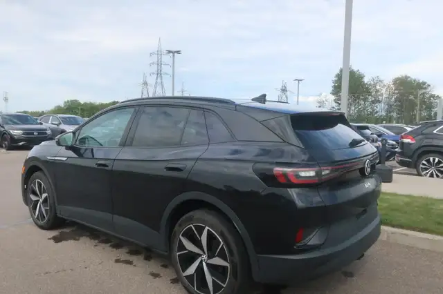 Volkswagen ID.4 Pro S AWD + Toit Ouvrant + Keyless + NAV 2024 in Cars & Trucks in Lévis - Image 3