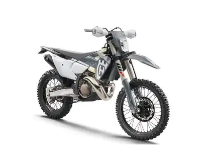 2024 Husqvarna TE 300 PRO SAVE $1252 RABAIS AVEC RABAIS = 41.85/semaine (120 mois @ 7.99% + tx) 45.3...