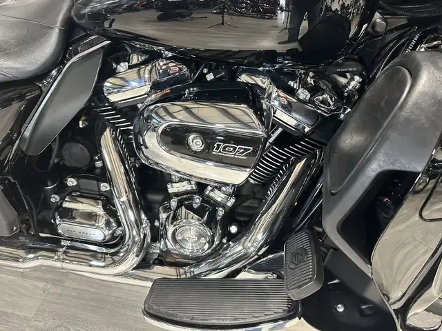 2017 HARLEY DAVIDSON ÉLECTRA GLIDE ULTRA LIMITED in Street, Cruisers & Choppers in London - Image 18