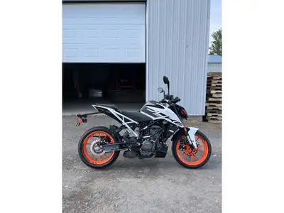 2020 KTM DUKE 200 Les photos peuvent être à titre indicatif et sans inscription. Les promotions en v...