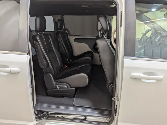 2018 Dodge Grand Caravan CVP/SXT No Accidents | Leather | Rea... in Cars & Trucks in Calgary - Image 18