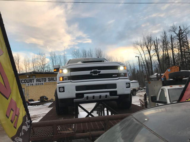 2018 Chevrolet Silverado K2500 Heavy Duty Crew Cab 4WD - Diesel  in Cars & Trucks in Edmonton - Image 2