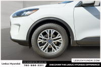 2020 Ford Escape SEL Oxford White 8-Speed Automatic Leduc Hyundai is Leduc's pre-owned Hyundai desti... (image 7)