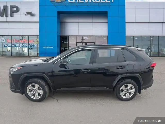 2020 Toyota RAV4 XLE | AWD | Sunroof | Heated Seats | Back Up in Cars & Trucks in Saskatoon - Image 3