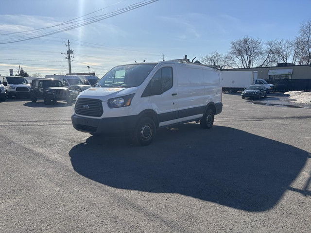 Ford Transit Cargo Van T-250 toit bas 130 po PNBV 9 000 lb, 25 e in Cars & Trucks in Laval / North Shore