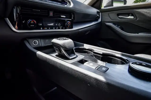 2022 Nissan Rogue SV • MOONROOF • 360 CAM • HEATED SEATS/STEERIN in Cars & Trucks in Kingston - Image 27