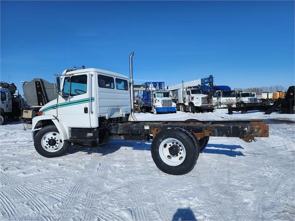 2003 FREIGHTLINER FL70 CAB & CHASSIS in Heavy Equipment in Calgary - Image 2