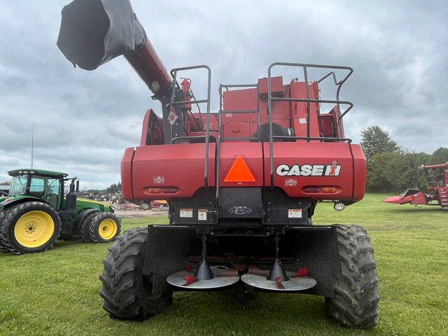 2009 CASE IH 7088 AXIAL FLOW COMBINE in Farming Equipment in Norfolk County - Image 3