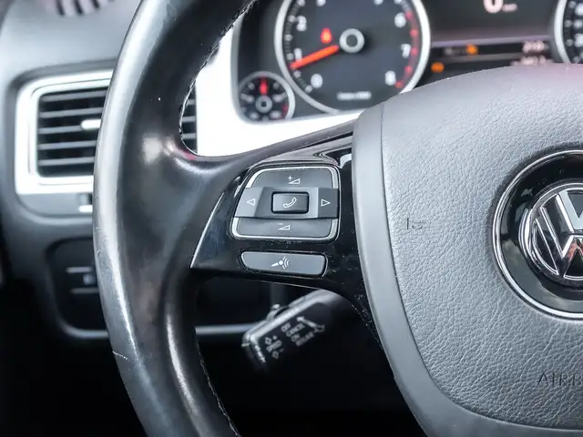 2015 Volkswagen Touareg Execline 3.6 - AWD | Pano Sunroof | 360  in Cars & Trucks in Saskatoon - Image 15