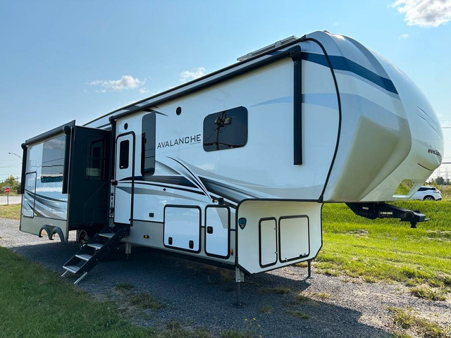  2023 Keystone RV Avalanche 302RS Fifth wheels 2023 Keystone Ava in Travel Trailers & Campers in Lanaudière