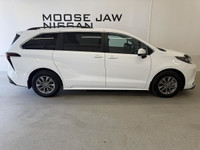 This accident-free 2024 Toyota Sienna LE, finished in classic white, offers a perfect blend of pract... (image 7)
