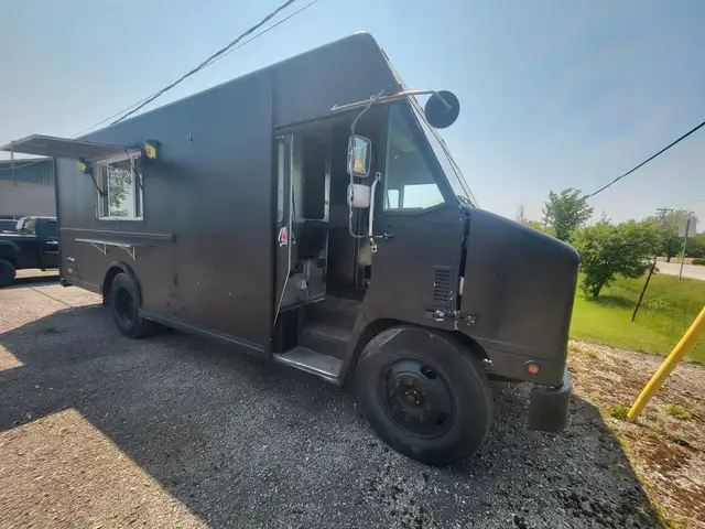 2004 IC Corp Utilimaster Food Truck in Heavy Trucks in St. Catharines - Image 17
