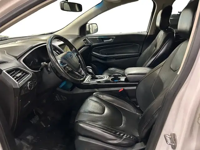 2017 Ford Edge Titanium AWD / Panoramic Sunroof in Cars & Trucks in Calgary - Image 13