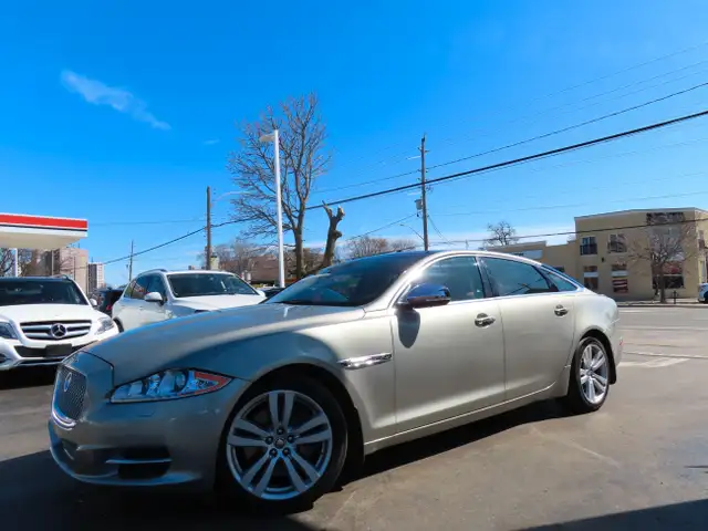 2011 Jaguar XJ XJL - LONG WHEEL BASE - LOW LOW KM - 56,000KMS !! dans Autos et camions dans Région d’Oakville/Halton - Image 13