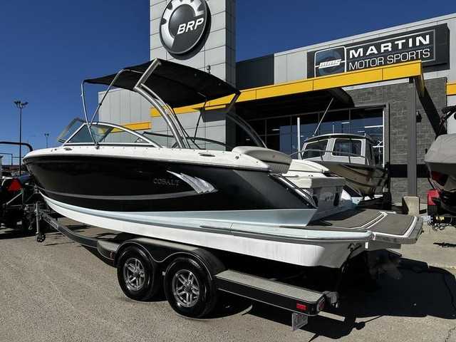 2012 Cobalt Boats A25 in Powerboats & Motorboats in Calgary - Image 4