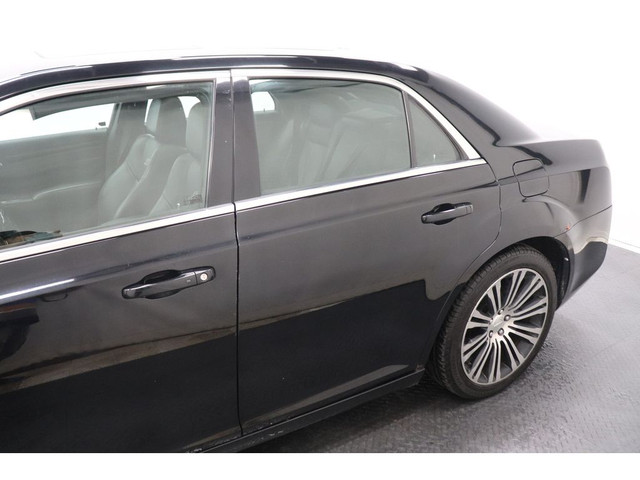 2012 Chrysler 300 S, V6, BEATS, CAMERA, CUIR, SIEGES CHAUFF, TOI in Cars & Trucks in Longueuil / South Shore - Image 4
