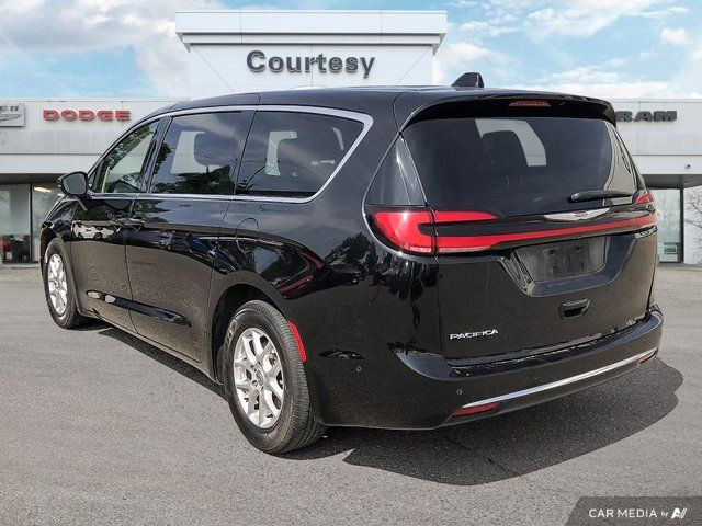 2023 Chrysler Pacifica Touring L | Leather in Cars & Trucks in Calgary - Image 3